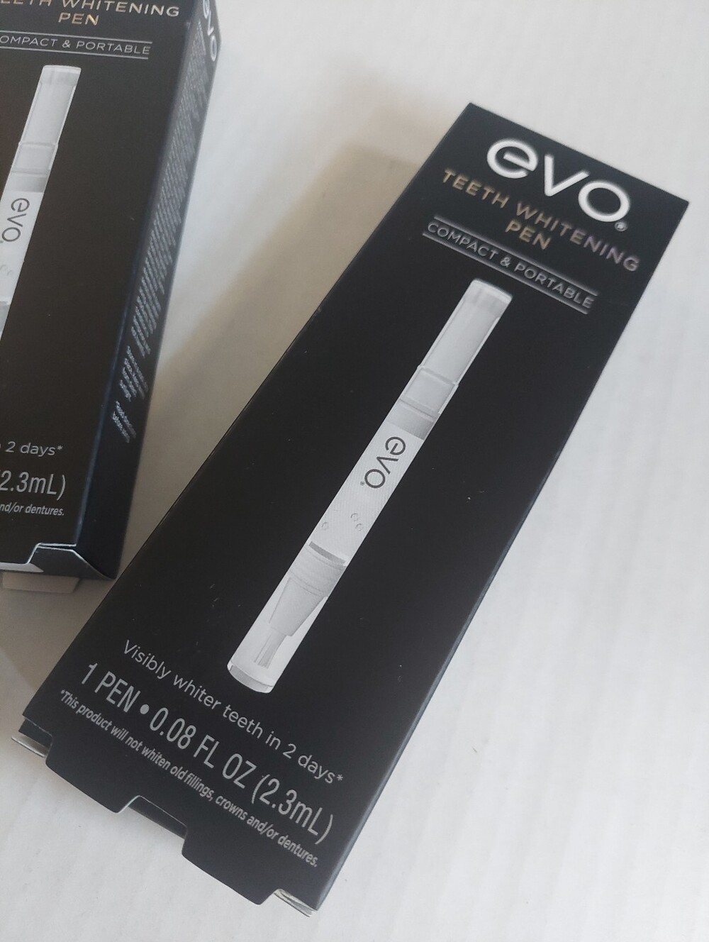 New Lot Of 4 EVO Teeth Whiting Pen Compact Portable 2 Days - Picture 2 of 3